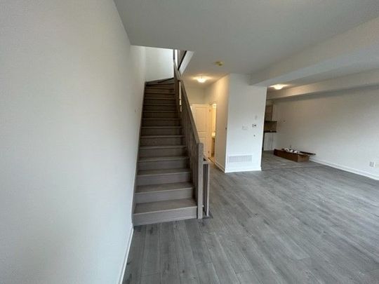 For Lease - 48 Spry Lane, Barrie, Ontario - Photo 1