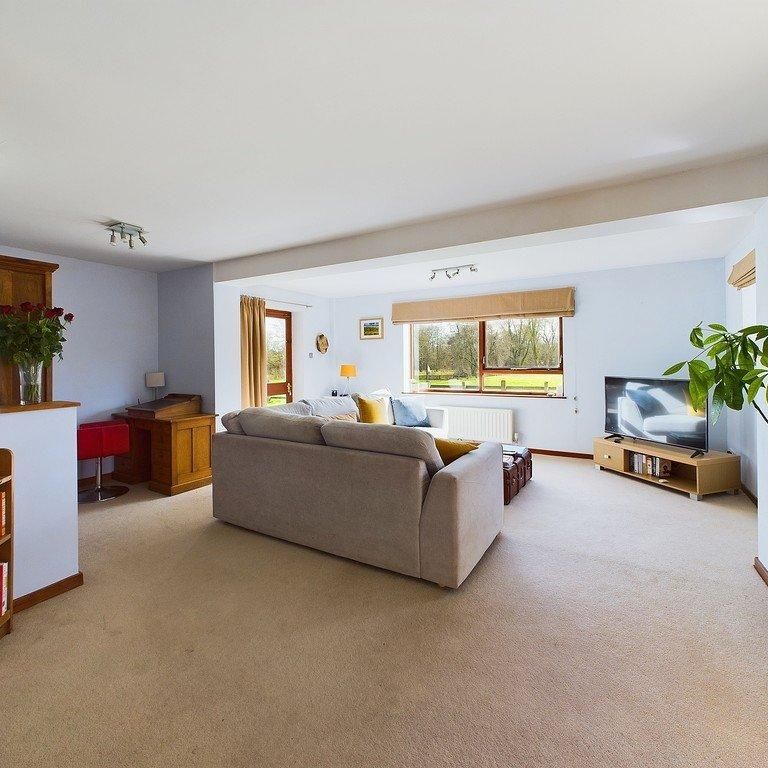 3 bedroom property to rent - Photo 1
