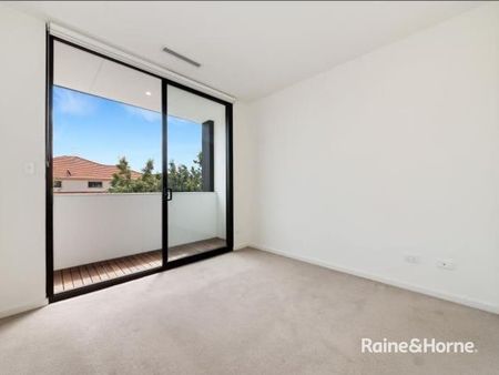 Stylish Two-Bedroom Townhouse in Sans Souci's 'South Beach' Complex - Photo 2