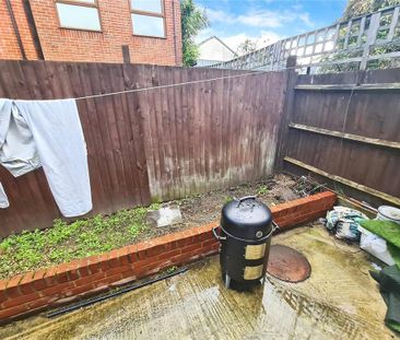 4 bedroom end of terrace house to rent - Photo 4