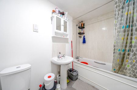 Station Road, London, SE25 5AJ - Photo 2