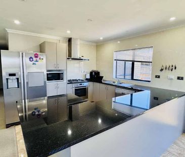 Spacious 4-Bedroom Home with Study in a Prime Location! - Photo 5