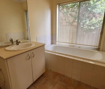 Bright 4 bedroom family home - Photo 6