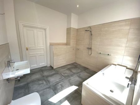 Großzügige & Helle 4 Zimmerwohnung mit Blick auf das Steintor - Photo 4