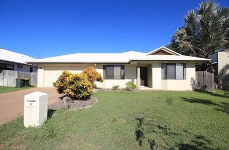 Nestled in Bushland Beach&colon; a 4-Bedroom Modern Comfort Home - Photo 3