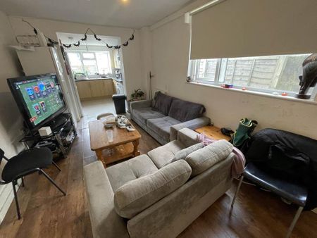 6 bedroom terraced house to rent - Photo 2