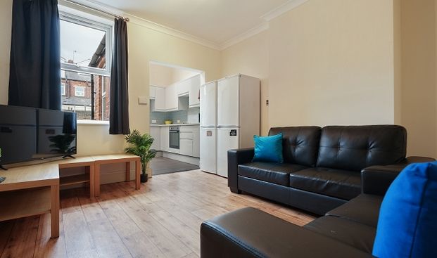 3 Bed House Due Renovation Just Off Ecclesall Road! - Photo 1