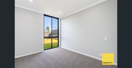 Modern Townhouse - Photo 4