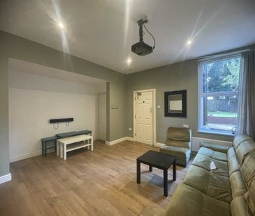 6 bed Semi-Detached House for Rent - Photo 1