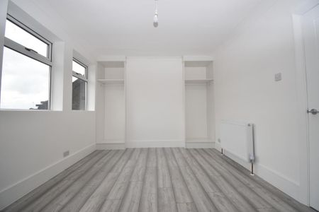 3 bedroom flat to rent - Photo 3