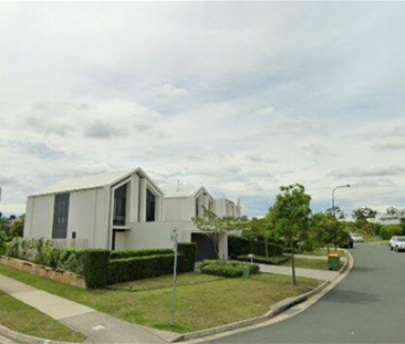 Almost new three bedroom plus study family home - Photo 3