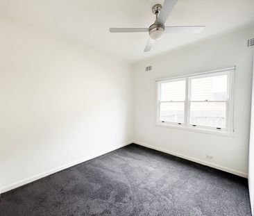 LIGHT FILLED 3 BEDROOM HOME! - Photo 1