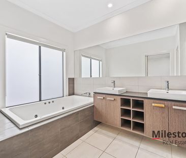 11 Marshy Avenue, Cranbourne East, Vic 3977 - Photo 4