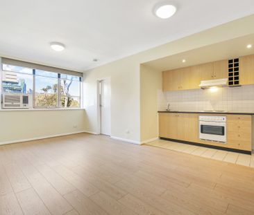 Unit 13/9 Murphy Street, North Melbourne. - Photo 4