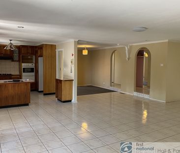 Spacious Family Home! - Photo 3