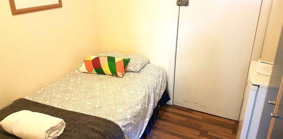 Room in a Shared House, Chichele Road, NW2 - Photo 2