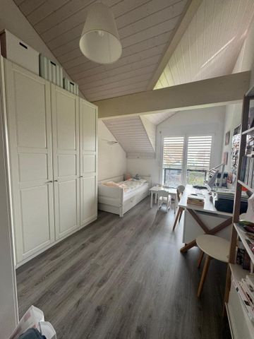 Magfnifique appartement mansardé de 3,5 pièces avec hauts plafonds, situé à Mathod. - Photo 2