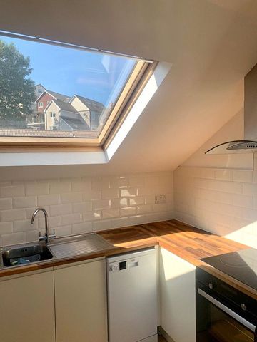 2 bedroom apartment to rent Garlands Road, Redhill, Surrey, RH1 - Photo 3