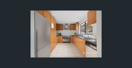 Spacious Family Home! - Photo 4
