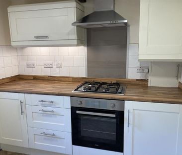 3 bedroom detached house to rent - Photo 2