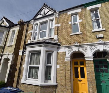 5 bedroom semi-detached house to rent - Photo 2