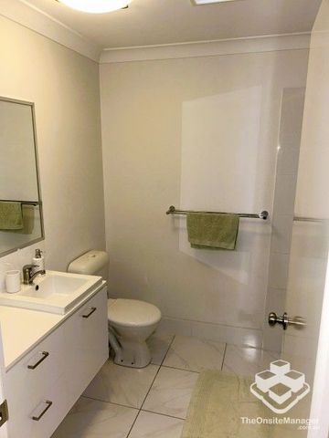 Townhouse - 3 bed, 2 bath, SLUG - Photo 5