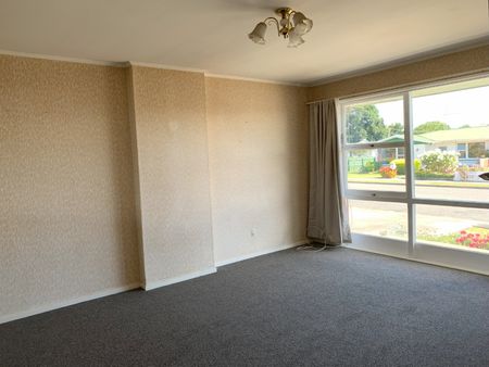 2 bedroom unit close to shops - Photo 3