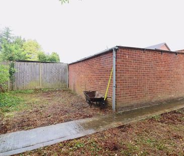 Dinglewell, Gloucester - Photo 1