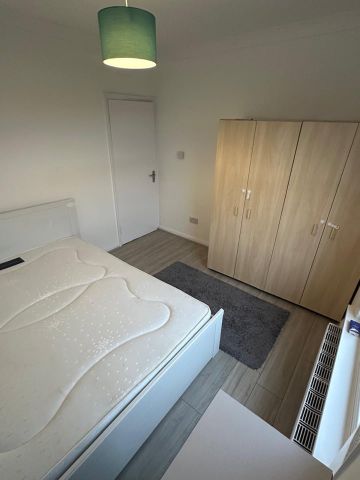 1 Bed Flat, Hampden Road, N8 - Photo 2