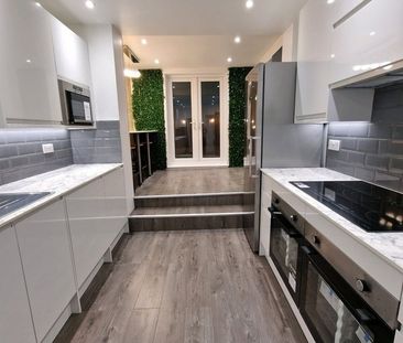 Room in a Shared House, Wood Street, E17 - Photo 3