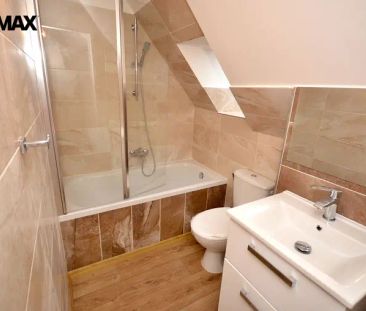 Zrenovovaný podkrovní byt 2 kk, 45 m - Fotografie 3