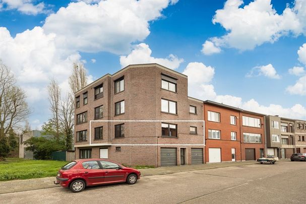 Licht, energiezuinig hoekappartement met twee slaapkamers, terras en optionele garagebox - Photo 1