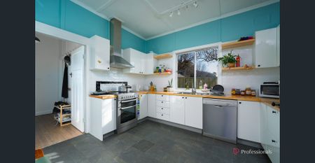 FULLY FURNISHED 3-BEDROOM HOME IN PRIME CENTRAL SOUTH LOCATION - Photo 5