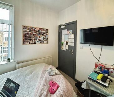 4 bedroom terraced house to rent - Photo 6