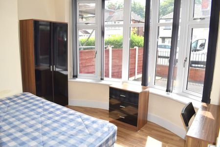 5 bedroom semi-detached house to rent - Photo 2