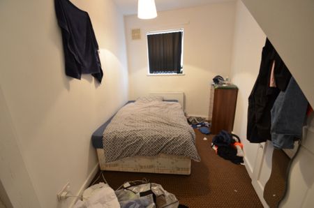 3 Bed - 39 Royal Park Road, Hyde Park, Leeds - LS6 1JJ - Student - Photo 2