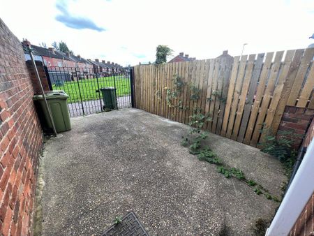 2 bedroom terraced house to rent - Photo 2