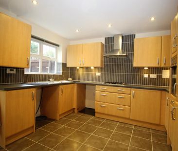 4 bedroom end of terrace house to rent - Photo 6