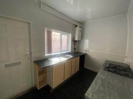 2 bedroom terraced house to rent - Photo 4