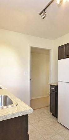 Great layout 2 bedroom + den suite on floor level with huge lot - Photo 1