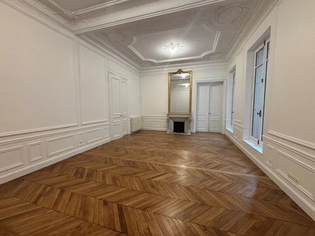 location Appartement T7 DE 189.4m² À PARIS - Photo 3