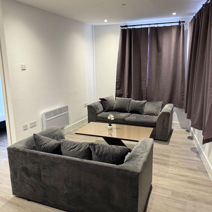 3 Bed Flat, Castle Square, SO14 - Photo 1