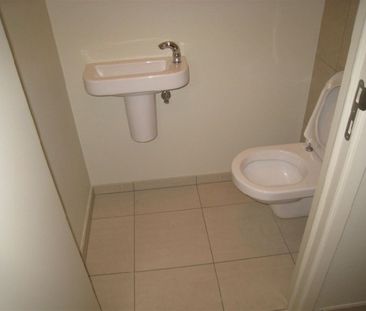 Gezellig appartement met 2 slaapkamers, tof terras en autostaanplaa... - Photo 3