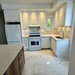 5 1/2 - Montréal (La Petite-Patrie) - 2 150 $/mois - Photo 2