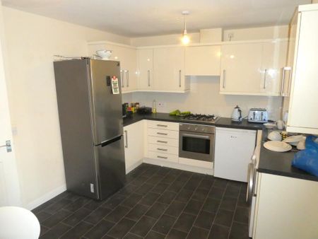 4 bedroom townhouse to rent - Photo 2