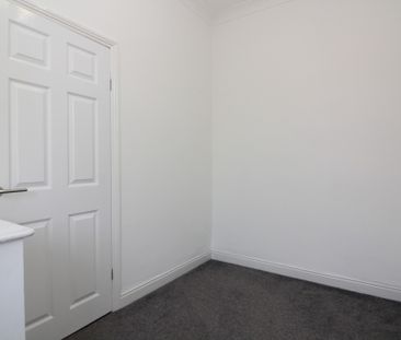 2 Bedroom Mid Terraced House - Photo 4