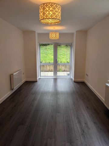 3 bedroom flat to rent - Photo 2