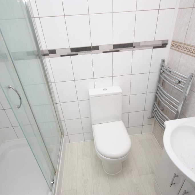 Norbroke Street, East Acton, London, W12 0QU - Photo 2