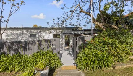 Stylish Family Home in a Prime Location! - Photo 4