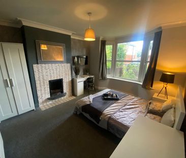 4 bedroom semi-detached house to rent - Photo 4